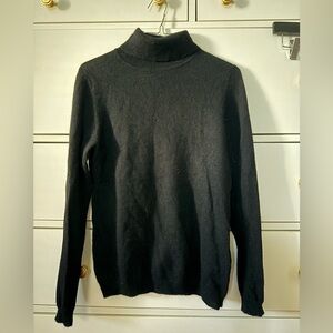 Women’s 100 % cashmere  Black Turtleneck